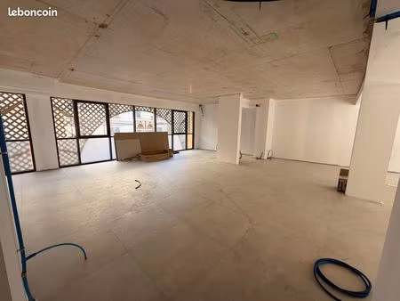 local neuf et lumineux à louer en hyper centre-ville de hyères au dessus des halles victor