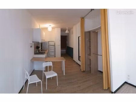 toulon mourillon. studio équipé  32m2 proche plage