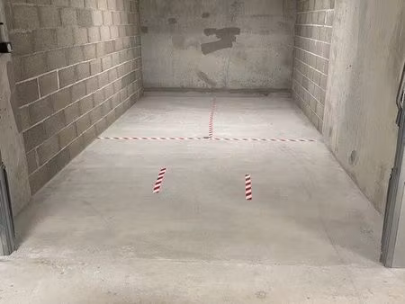 stationnement 2 roues / stockage / cave/ box/ garage