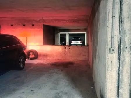 parking à 30 secondes à pied de la gare rer a noisy champs