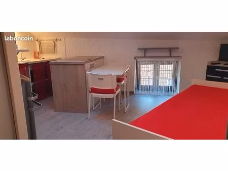 studio meublé de 16 m2 + annexe de 5 m2 à crémieu centre