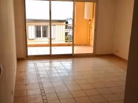 location nue apt 2 pièces face au lycée