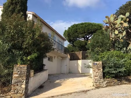 loue t3 rez de jardin villa à cavalaire sur mer