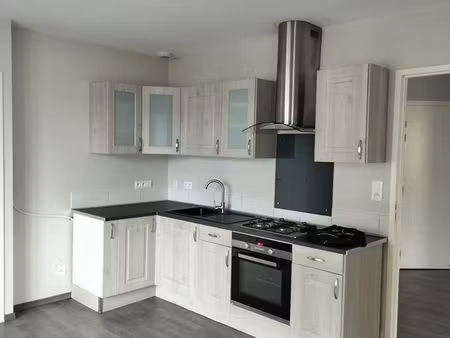 f3 avec balcon proche centre et gare