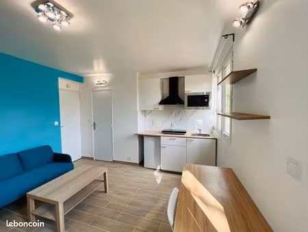 studio meublé  lumineux et en très bon état