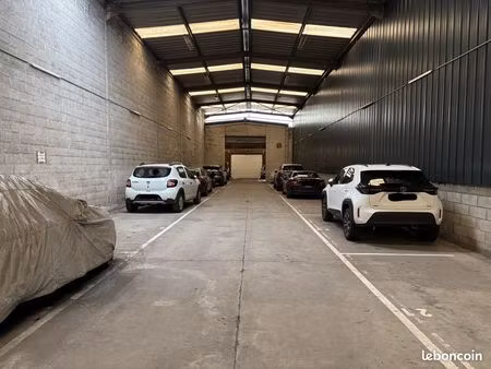 a louer  places de parking + box de stockage