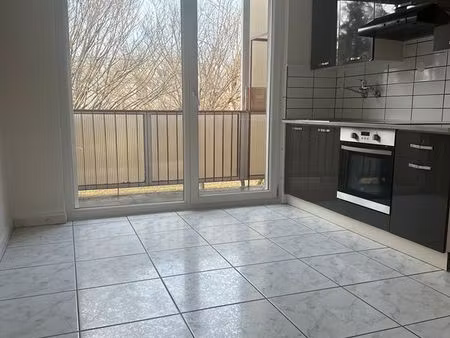 beau f4 traversant 73 m² – 2 balcons – volets électriques – calme – parking – dispo immédi