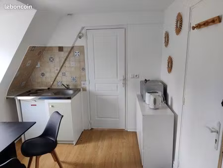 studio à 100m du port et des commerces