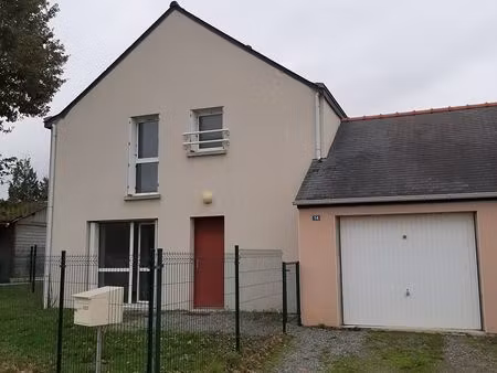 loue maison plein centre de lohéac avec jardin dans un endroit calme