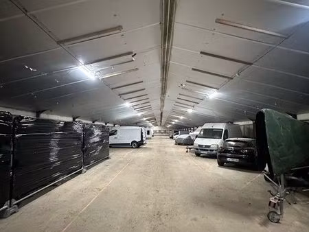 hivernage / box de stockage / garde meuble / parking