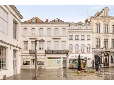 surface commerciale + possibilité d'habitation  idéalement s