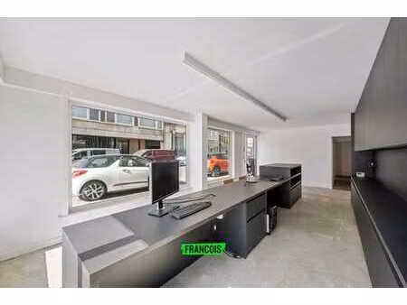 à vendre : propriété commerciale polyvalente à un emplaceme…