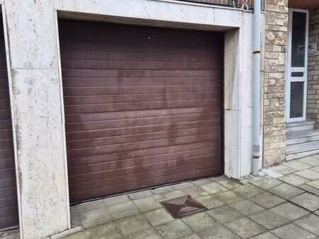 garage fermé à louer – rue de lombardzyde 23  1120 noh