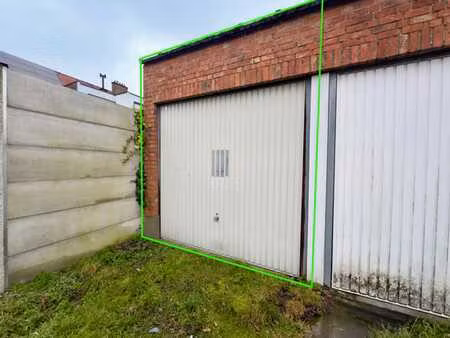 garage 1 voiture dans une batterie