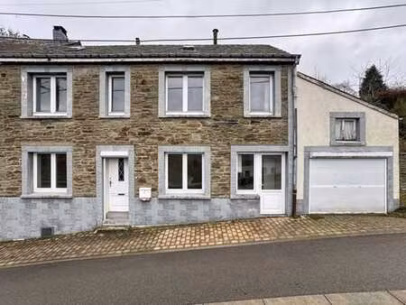 charmante maison en pierre à rénover au cœur d'houffalize