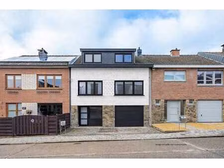 verviers (limite stembert) - maison à moderniser