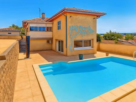 maison spacieuse à chalamont avec jardin et piscine