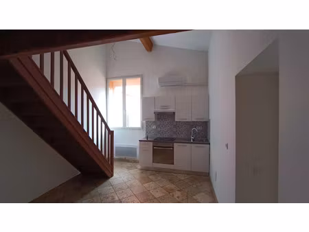 location maison 3 pièces 45 m² à besse-sur-issole (83890)  720 €