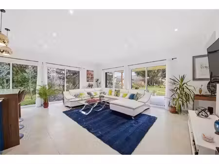 maison contemporaine de 149 m² à ouroux sur saone dans un écrin de lumière et de nature