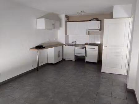 location appartement 2 pièces 41 m² à corbas (69960)