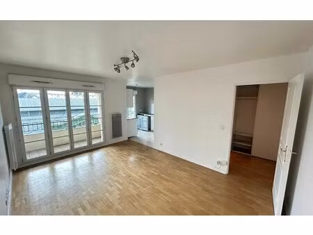 location appartement  29.9 m² t-1 à le plessis-robinson  822 €