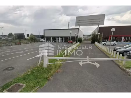 local commercial emplacement prime de 1200m² disponible à location