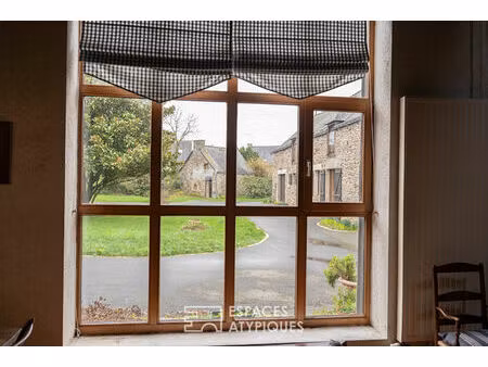 charmant corps de ferme   2 longères rénovées et sa dépendance en pierre.