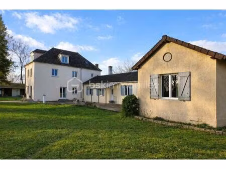 maison de 320 m² à montigny-lengrain