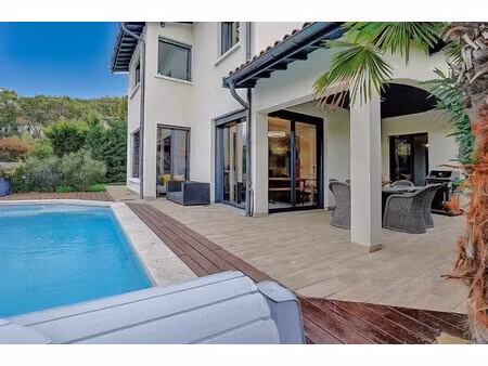 maison familiale saint cyr au mont d or 5 pièce(s) 200 m2