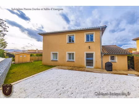 villa récente proche centre village