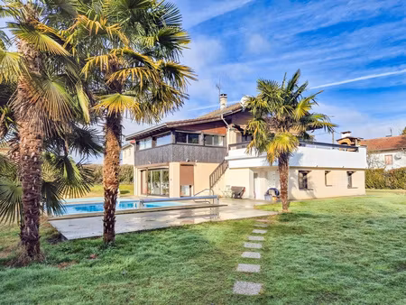 maison 225 m2 + garage et dépendance sur 1913 m2