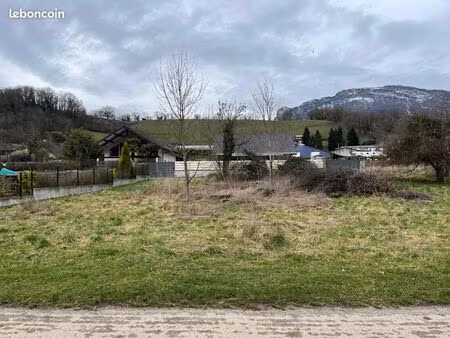 terrain constructible 769m²