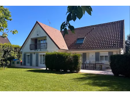 maison de 240m² avec 6 chambres à saint-witz