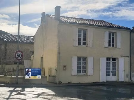 à débattre- maison de villageàrénover avec jardinet