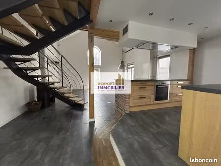 loft/atelier/surface 4 pièces 111 m²