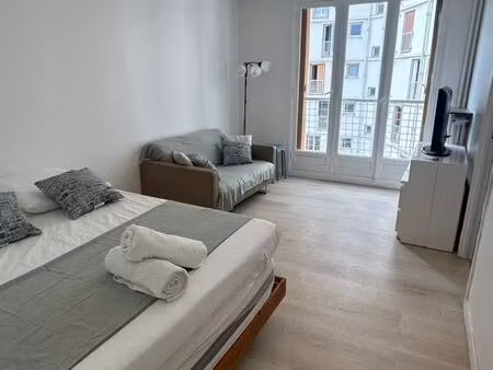studio meublé – paris 17e (épinettes) – métro 13/14 + tram – 1450 cc – bail mobilité