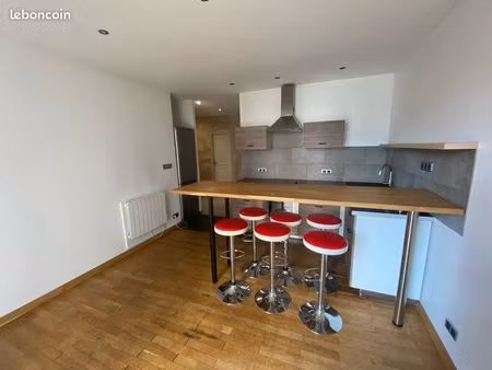 t3 2 chambres grenoble centre c0l0ck 0k refait à neuf