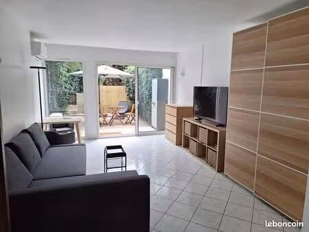 grand studio dans un coin de verdure