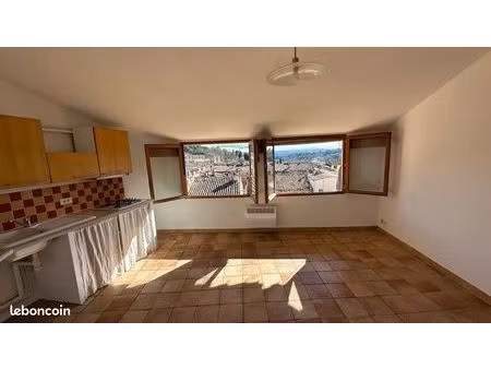 vends jolie  3 pièces 59 m² à cotignac