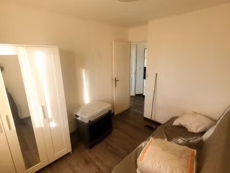 t1 lumineux avec balcon timone