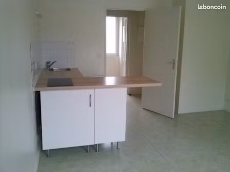 orleans barrière st marc f1 23m²+ 1 parking