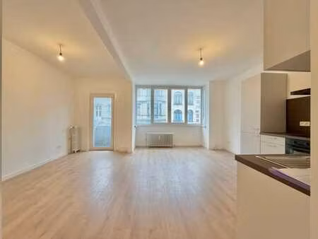 !new! 2 chambres rénové avec balcon près de la basilique