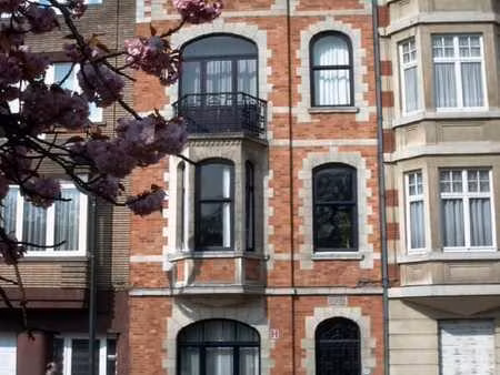 rez-de-chaussée. très belle avenue. toutes facilités.