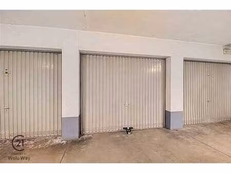 parc robert schuman | garage box fermé