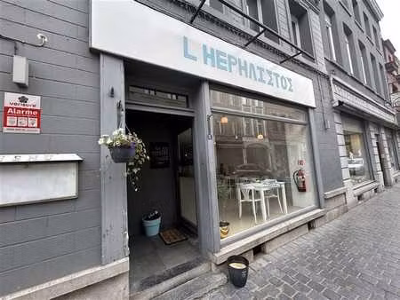 surface commerciale de +/- 190m²