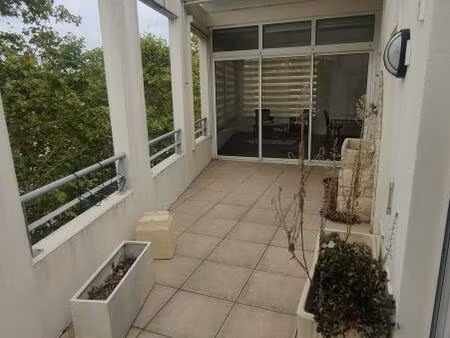 a louer quartier port marianne 3 pièces meublé en dernier étage