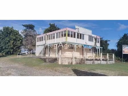 local commercial - zone balnéaire - vue mer - le gosier 72m²