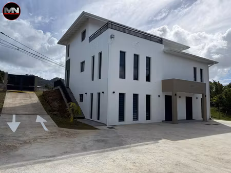 a louer local commercial divisible 130m2 le robert