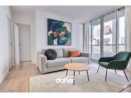 13005 : t2 rénové proche faculté de la timone