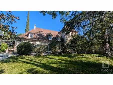 propriété avec dépendances et piscine sur 4000m² de terrain - aux portes de cahors